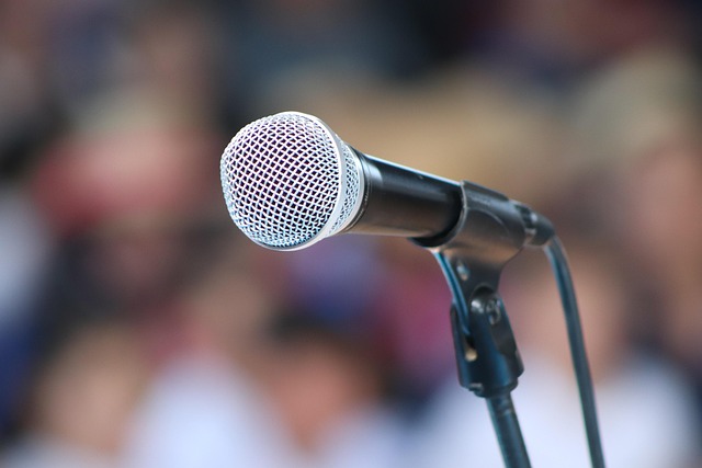 Apa Itu MC? Bedanya dengan Host dan Presenter, Plus Tips Suksesnya