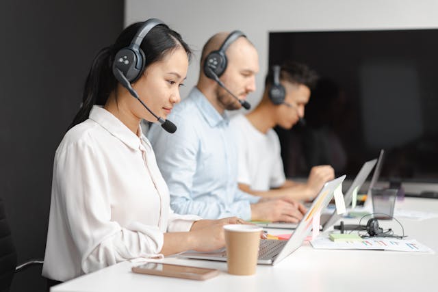 Customer Service: Definisi, Peran, dan Cara Meningkatkannya